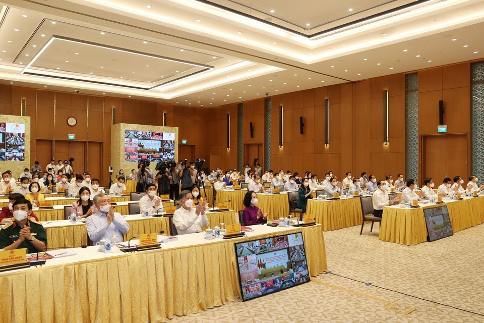  Các vị lãnh đạo Đảng, Nhà nước và các đại biểu dự Phiên họp. (Ảnh: Trí Dũng/TTXVN)