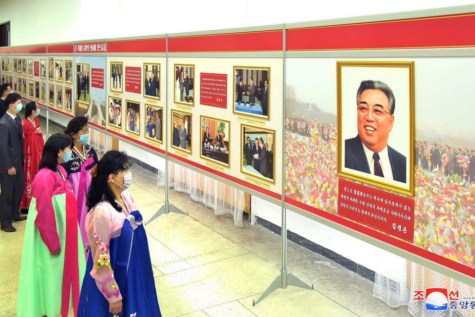 Một triển lãm ảnh được tổ chức tại thủ đô Bình Nhưỡng, Triều Tiên nhân kỷ niệm 109 năm ngày sinh cố Chủ tịch Kim Nhật Thành, ngày 14/4 tới. (Ảnh: KCNA/TTXVN)