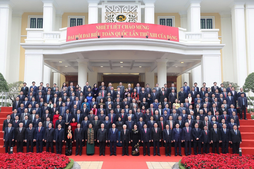  Tổng Bí thư, Chủ tịch nước Nguyễn Phú Trọng, Thủ tướng Nguyễn Xuân Phúc và Chủ tịch Quốc hội Nguyễn Thị Kim Ngân cùng các vị lãnh đạo Đảng, Nhà nước và Ban Chấp hành Trung ương Đảng Cộng sản Việt Nam khóa XII, nhiệm kỳ 2016-2021. (Ảnh: Trí Dũng/TTXVN)