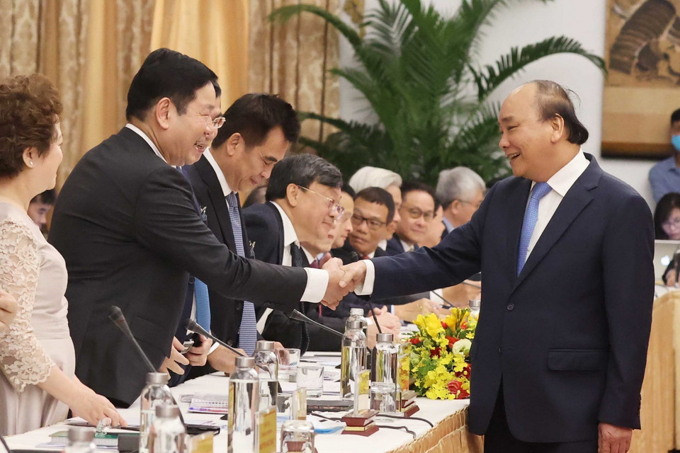 Thủ tướng Nguyễn Xuân Phúc với các đại biểu dự cuộc “Đối thoại 2045.” (Ảnh: Thống Nhất/TTXVN)