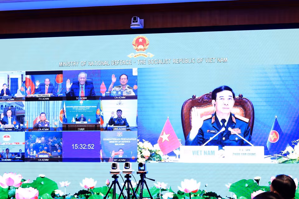 Trong ảnh: Quang cảnh cuộc gặp trực tuyến giữa Bộ trưởng Quốc phòng các nước ASEAN và Bộ trưởng Quốc phòng Trung Quốc Ngụy Phường Hòa. (Ảnh: Trọng Đức/TTXVN)