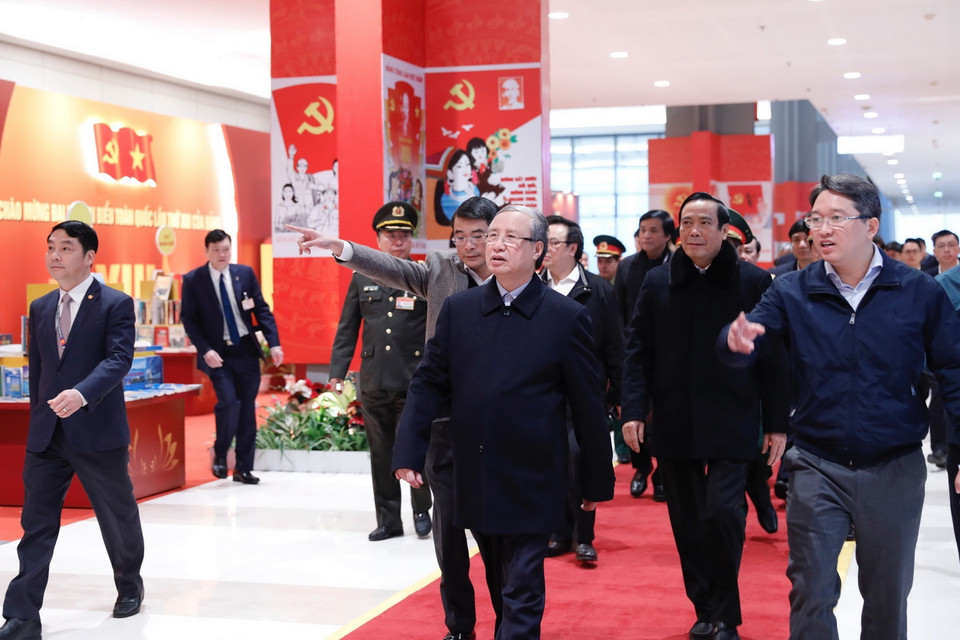 Ông Trần Quốc Vượng, Ủy viên Bộ Chính trị, Thường trực Ban Bí thư kiểm tra công tác chuẩn bị tại Trung tâm Hội nghị Quốc gia. (Ảnh: Dương Giang/TTXVN)