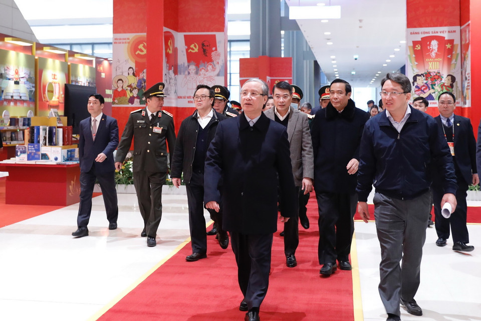 Ông Trần Quốc Vượng, Ủy viên Bộ Chính trị, Thường trực Ban Bí thư kiểm tra công tác chuẩn bị tại Trung tâm Hội nghị Quốc gia. (Ảnh: Dương Giang/TTXVN)