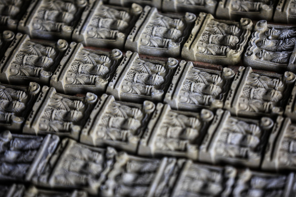 Mỗi lò sẽ nung được khoảng 2.000 tượng và phải nung trong 2 ngày mới có thể đưa ra. (Ảnh: Thành Đạt/TTXVN)