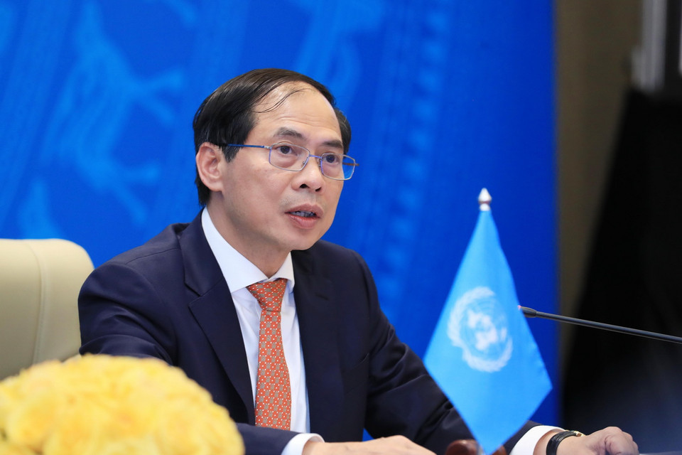 Bộ trưởng Bộ Ngoại giao Bùi Thanh Sơn chủ trì Phiên họp trực tuyến cấp bộ trưởng HĐBA LHQ về chủ đề "Khắc phục hậu quả bom, mìn và duy trì hòa bình bền vững: Tăng cường gắn kết để hiệu quả hơn." (Ảnh: Lâm Khánh/TTXVN)