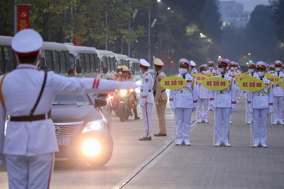Lực lượng Quân đội tổng duyệt nội dung đưa các đoàn đại biểu vào Lăng viếng Chủ tịch Hồ Chí Minh. (Ảnh: Dương Giang/TTXVN)