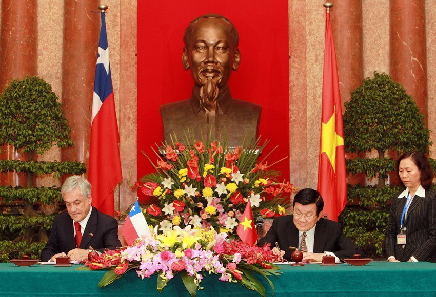 Ngày 22/32012, tại Phủ Chủ tịch, Chủ tịch nước Trương Tấn Sang và Tổng thống Chile Sebastian Pinera Echenique ký Tuyên bố chung Việt Nam-Chile. (Ảnh: Nguyễn Khang/TTXVN)