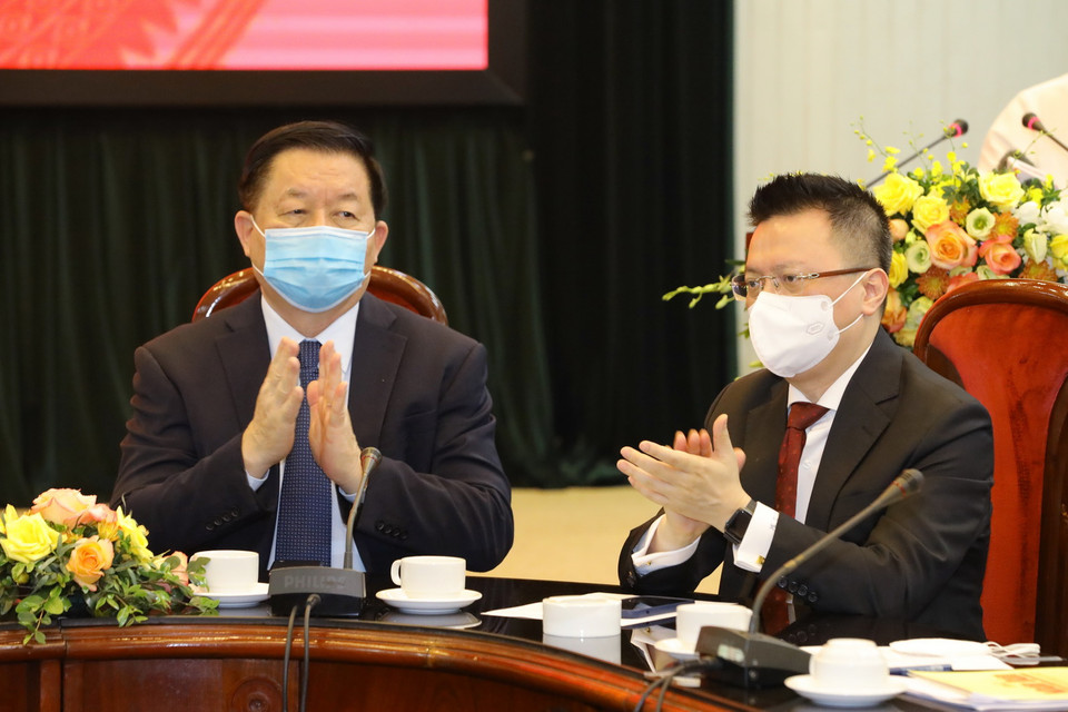 Ông Nguyễn Trọng Nghĩa, Bí thư Trung ương Đảng, Trưởng Ban Tuyên giáo Trung ương và Tổng Biên tập Báo Nhân Dân Lê Quốc Minh tại hội nghị. (Ảnh: Nguyễn Điệp/TTXVN)