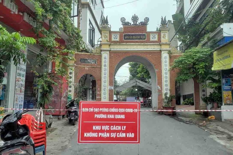  Một khu vực cách ly phòng chống COVID-19 tại đường Mê Linh, thành phố Vĩnh Yên, tỉnh Vĩnh Phúc. (Ảnh: Hoàng Hùng/TTXVN)