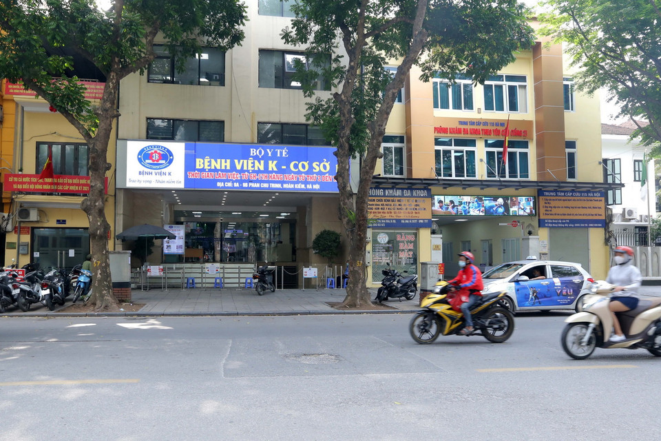 Phong tỏa cơ sở 1 Bệnh viện K số 9A Phan Chu Trinh. (Ảnh: Hoàng Hiếu/TTXVN)