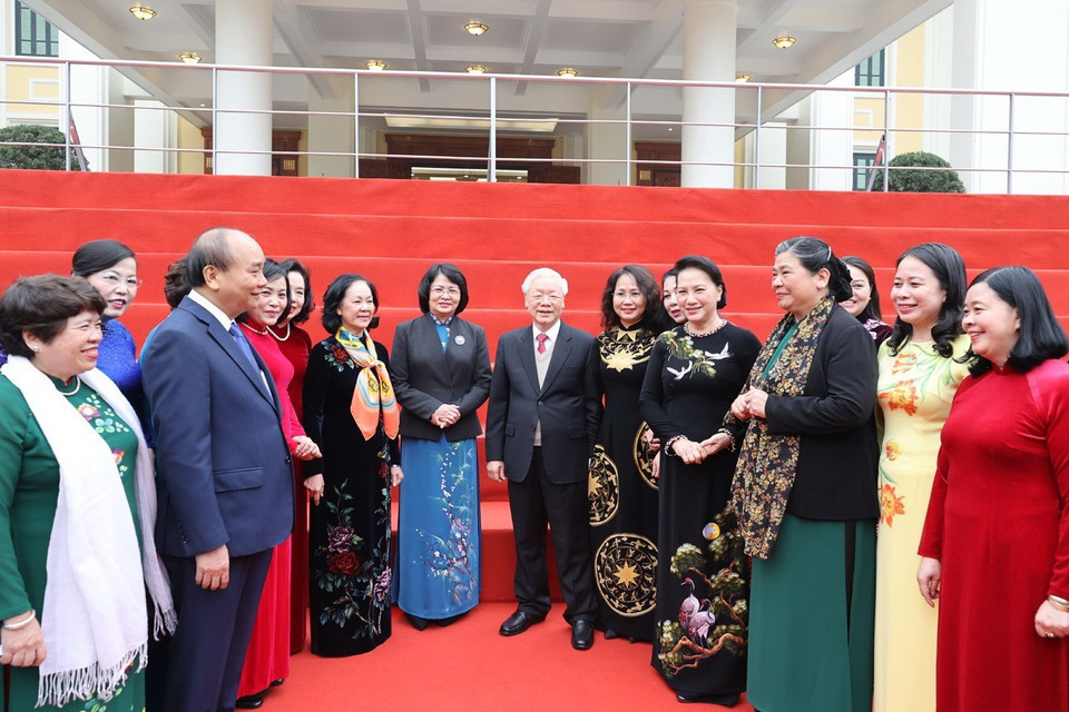 Tổng Bí thư, Chủ tịch nước Nguyễn Phú Trọng, Thủ tướng Nguyễn Xuân Phúc và Chủ tịch Quốc hội Nguyễn Thị Kim Ngân với các vị lãnh đạo Đảng, Nhà nước và các đại biểu dự Hội nghị. (Ảnh: Trí Dũng/TTXVN)