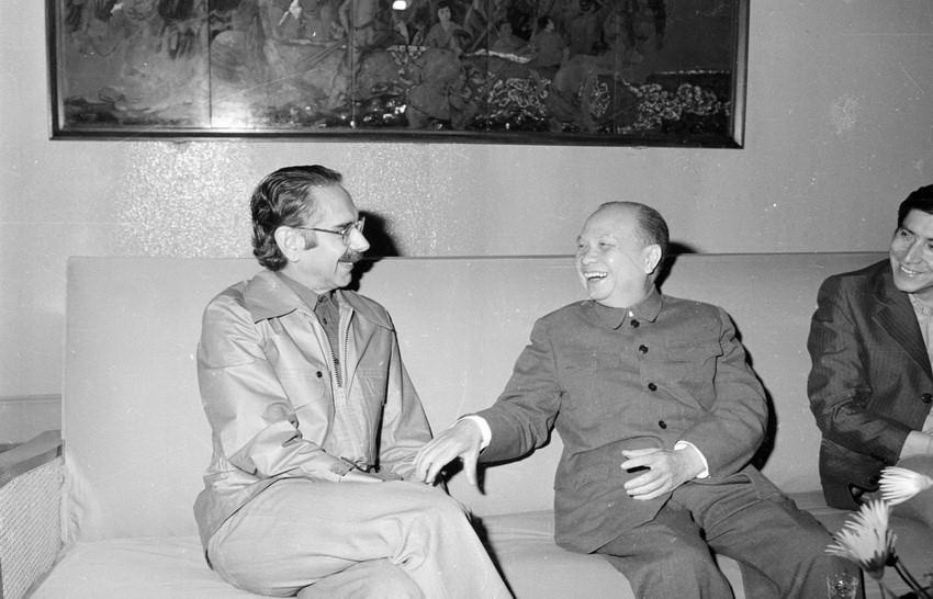 Ngày 6/3/1977, ông Trường Chinh, Ủy viên Bộ Chính trị, Chủ tịch Ủy ban Thường vụ Quốc hội tiếp Đoàn đại biểu Đảng Xã hội Chile, do đồng chí Carlos Altamirano Orrego dẫn đầu sang thăm Việt Nam. (Ảnh: Kim Hùng/TTXVN)