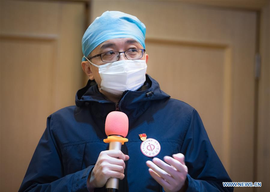 Một nhân viên y tế từ tỉnh Quảng Đông phát biểu trong khóa tập huấn về dịch viêm đường hô hấp cấp do chủng mới virus corona ở Vũ Hán, trung tâm tỉnh Hồ Bắc của Trung Quốc, ngày 25 tháng 1 năm 2020