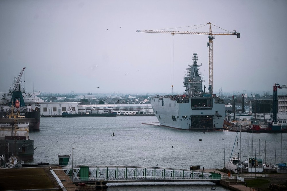 Tàu chiến lớp Mistral là một trung tâm chỉ huy, có thể triển khai các trực thăng, chuyên chở quân đổ bộ và là bệnh viện hải quân. (Nguồn: sputniknews)