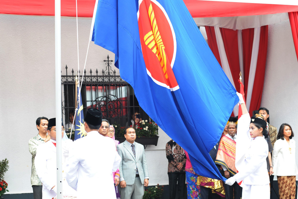 Lễ Thượng cờ ASEAN tại Lễ kỷ niệm 52 năm Ngày thành lập ASEAN tại Mexico. (Ảnh: Lưu Việt Hùng/TTXVN)