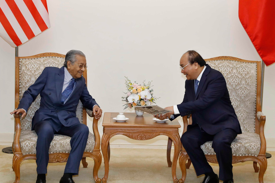 Thủ tướng Nguyễn Xuân Phúc hội đàm hẹp với Thủ tướng Malaysia Mahathir Mohamad. (Ảnh: Thống Nhất/TTXVN)