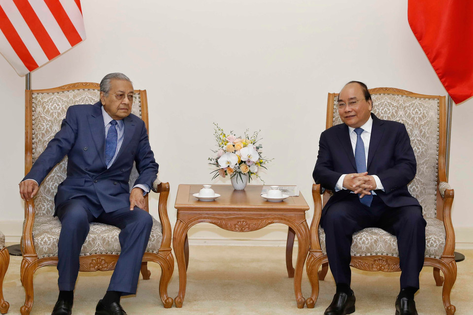 Thủ tướng Nguyễn Xuân Phúc hội đàm hẹp với Thủ tướng Malaysia Mahathir Mohamad. (Ảnh: Thống Nhất/TTXVN)