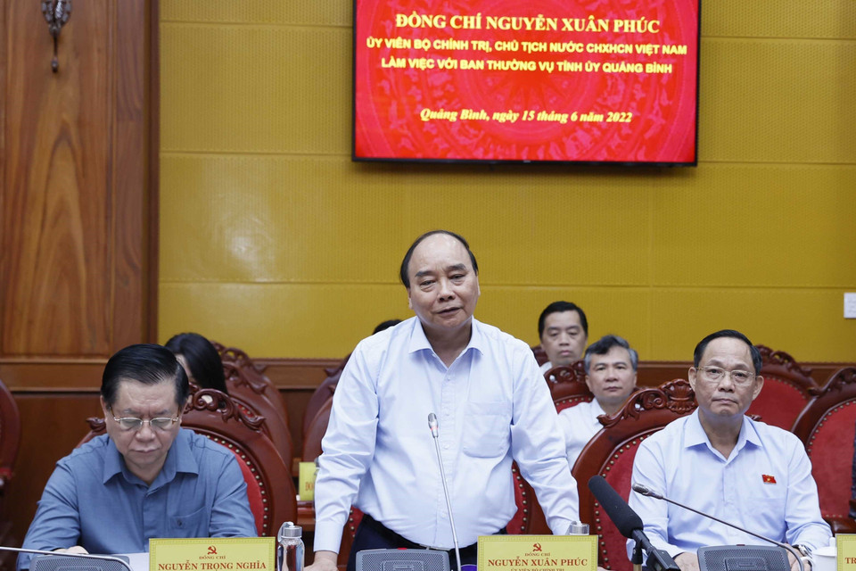 Chủ tịch nước Nguyễn Xuân Phúc chủ trì buổi làm việc với Ban Thường vụ Tỉnh uỷ Quảng Bình. (Ảnh: Thống Nhất/TTXVN)