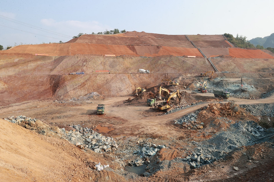 Công trường thi công mở rộng Nhà máy Thủy điện Hòa Bình. (Ảnh: Dương Giang/TTXVN)