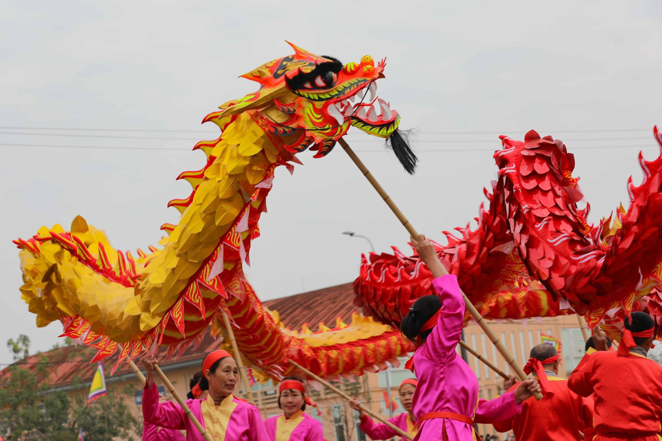 Màn múa rồng mừng khai hội. (Ảnh: Thanh Tùng/TTXVN)