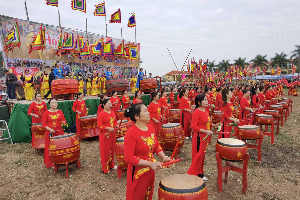 Màn trống hội chào mừng. (Ảnh: Thanh Tùng/TTXVN)