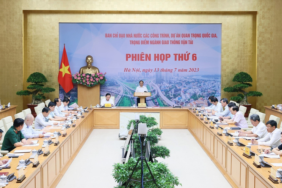 Thủ tướng Phạm Minh Chính, Trưởng Ban Chỉ đạo Nhà nước các công trình, dự án quan trọng quốc gia, trọng điểm ngành giao thông vận tải chủ trì Phiên họp thứ 6 của Ban Chỉ đạo.(Ảnh: Dương Giang/TTXVN)