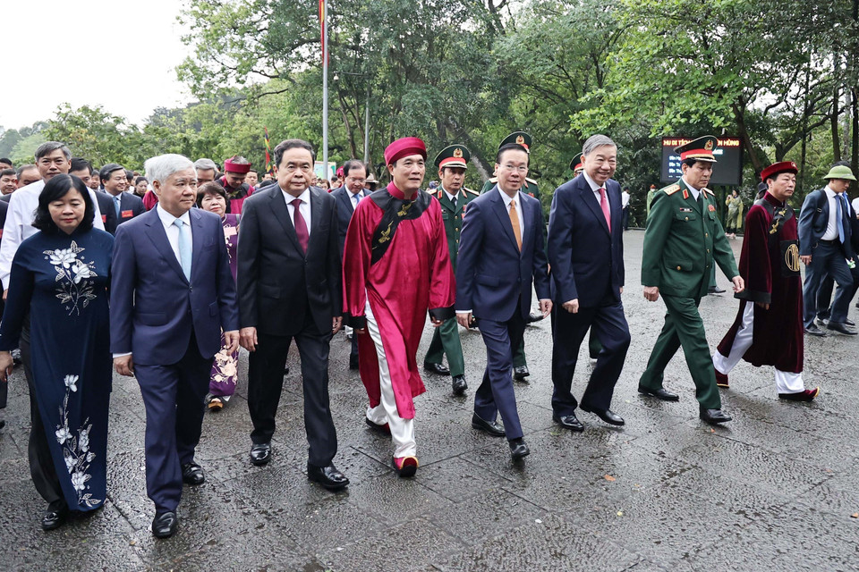 Chủ tịch nước Võ Văn Thưởng cùng lãnh đạo cấp cao của Đảng, Nhà nước dự Lễ dâng hương tưởng niệm các Vua Hùng năm Quý Mão 2023. (Ảnh: Trung Kiên/TTXVN)