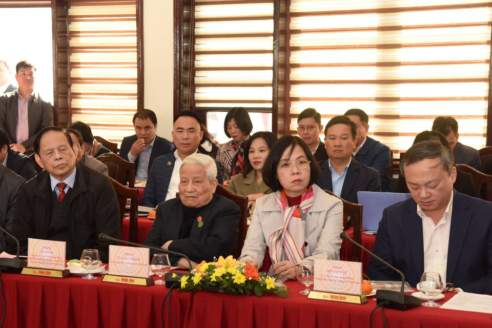 Lãnh đạo các cơ quan thông tấn, báo chí và các đại biểu dự Giao ban báo chí đầu Xuân Quý Mão 2023. (Ảnh: TTXVN)