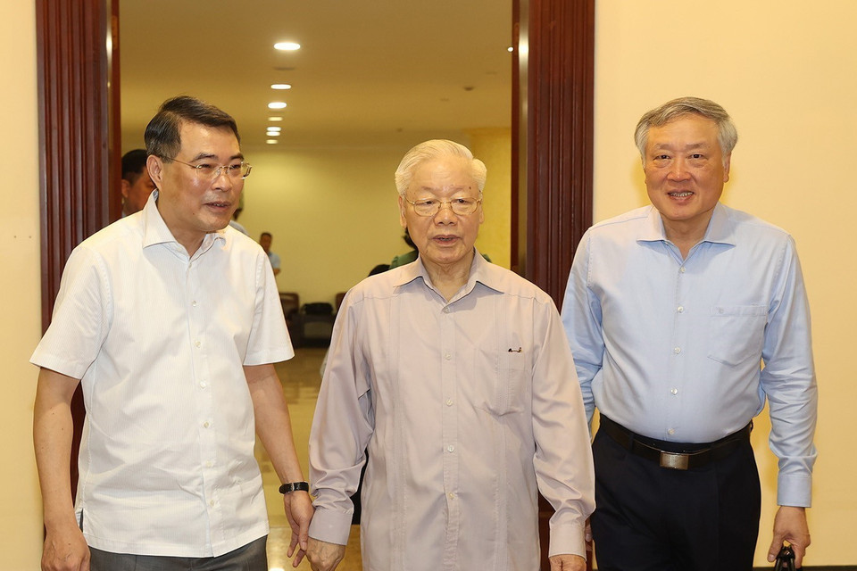 Tổng Bí thư Nguyễn Phú Trọng đến dự cuộc họp. (Ảnh: Trí Dũng/TTXVN)