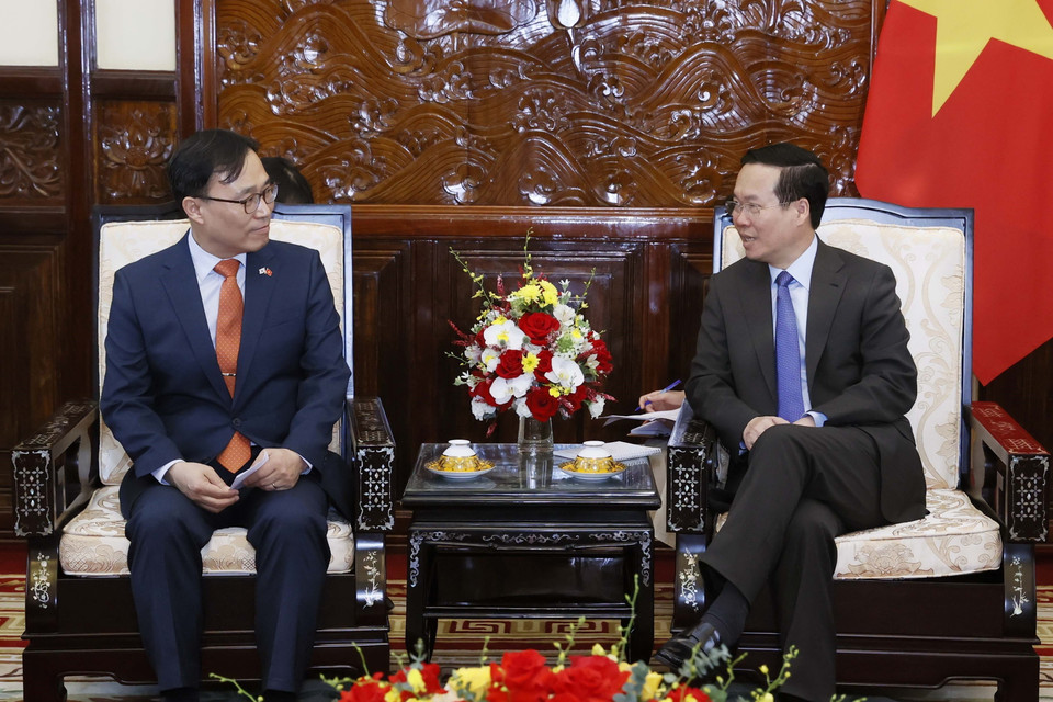 Chủ tịch nước Võ Văn Thưởng tiếp Đại sứ Hàn Quốc Choi Young Sam. (Ảnh: Thống Nhất/TTXVN)