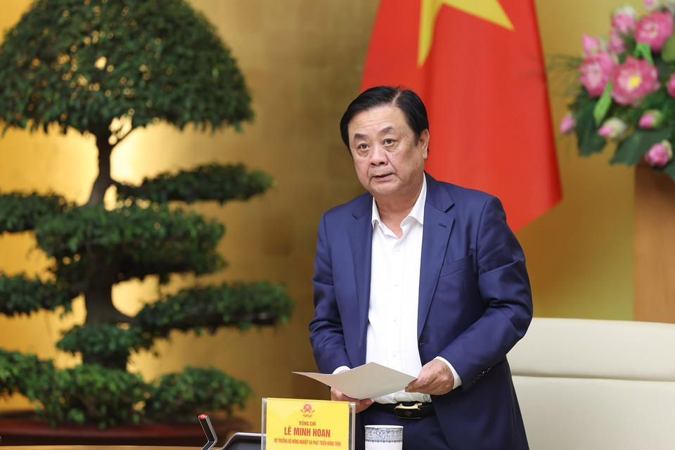 Bộ trưởng Bộ Nông nghiệp và Phát triển nông thôn Lê Minh Hoan báo cáo tình hình sản xuất và xuất khẩu lâm sản, thủy sản. (Ảnh: Dương Giang/TTXVN)