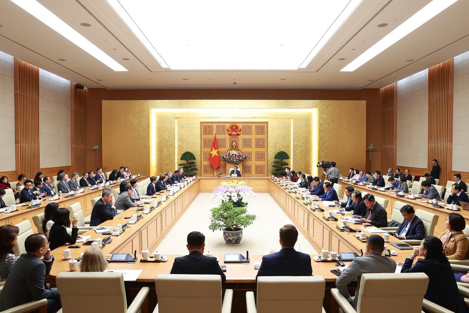 Thủ tướng Phạm Minh Chính tiếp đoàn Hội đồng kinh doanh EU-ASEAN và Hiệp hội Doanh nghiệp châu Âu tại Việt Nam. (Ảnh: Dương Giang/TTXVN)