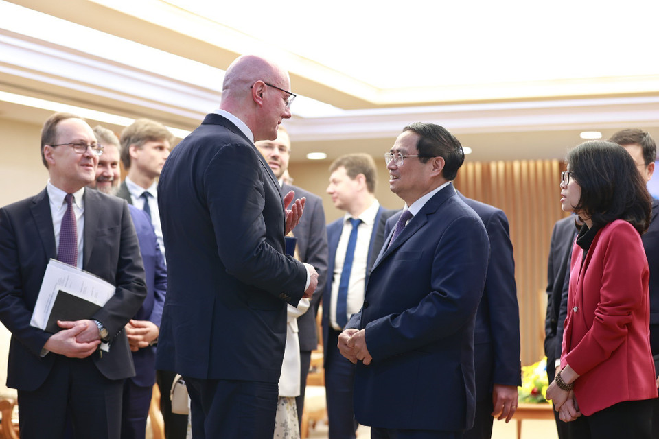 Thủ tướng Phạm Minh Chính tiếp Phó Thủ tướng Nga Dmitry Chernyshenko. (Ảnh: Dương Giang/TTXVN)