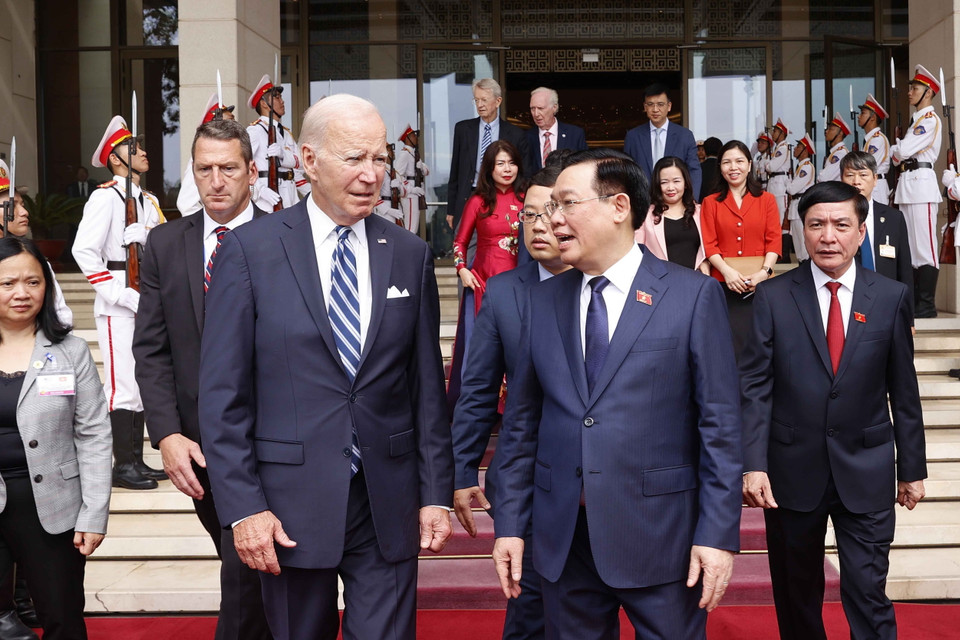 Chủ tịch Quốc hội Vương Đình Huệ với Tổng thống Hoa Kỳ Joe Biden. (Ảnh: Doãn Tấn/TTXVN)