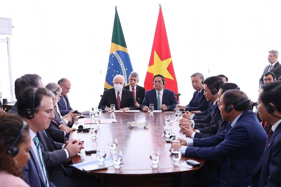 Thủ tướng Phạm Minh Chính và Tổng thống Brazil Lula da Silva hội đàm. (Ảnh: Dương Giang/TTXVN)