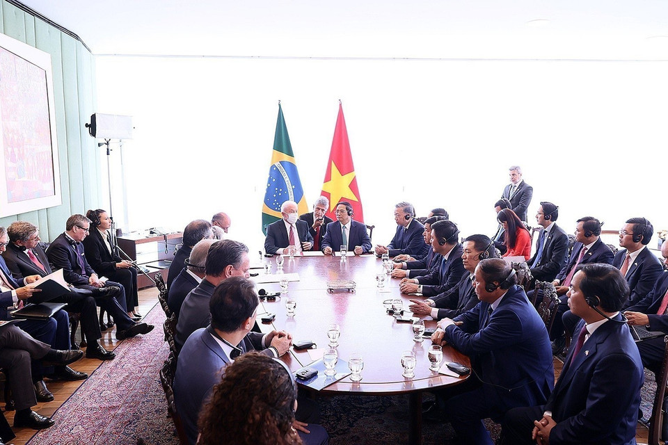 Quang cảnh buổi hội đàm giữa Thủ tướng Phạm Minh Chính và Tổng thống Brazil Lula da Silva. (Ảnh: Dương Giang/TTXVN)