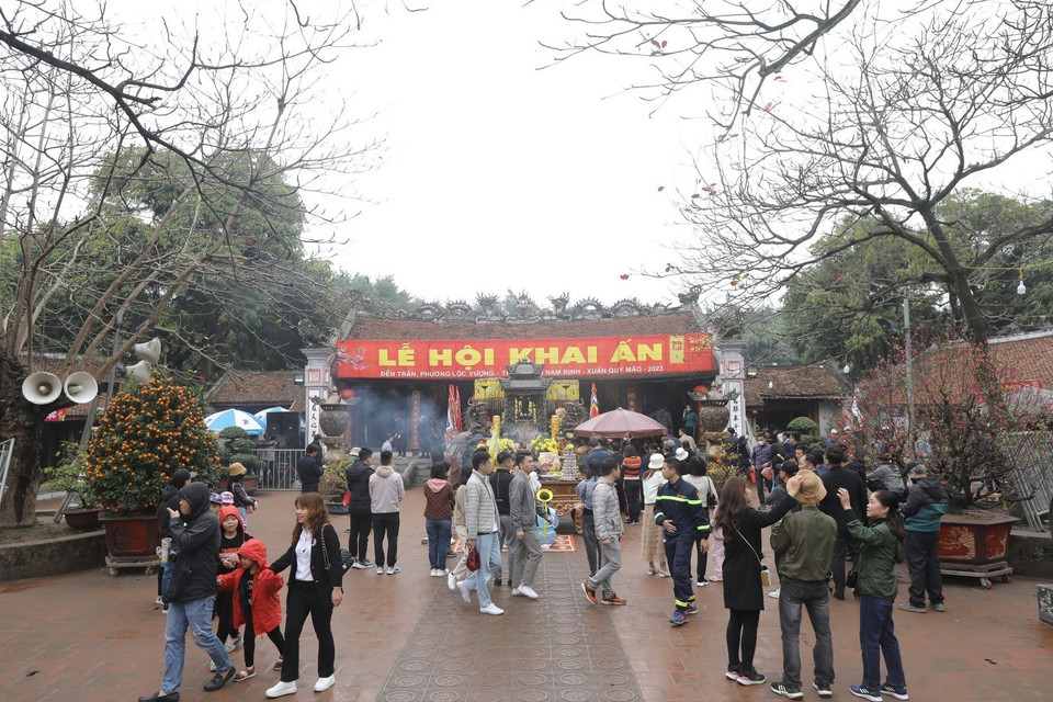 Năm nay, không gian Lễ hội Khai ấn đền Trần được mở rộng với khu quảng trường trung tâm thuộc giai đoạn 1 của dự án Khu di tích lịch sử Văn hóa Trần đã hoàn thành. (Ảnh: Minh Quyết/TTXVN)