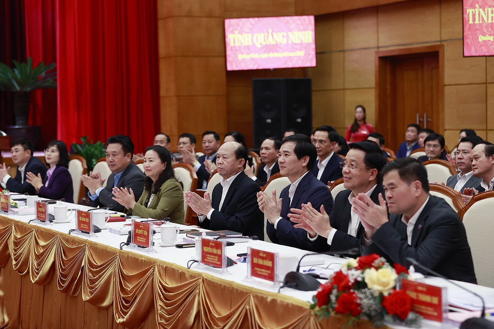 Lãnh đạo chủ chốt tỉnh Quảng Ninh tham dự buổi làm việc. (Ảnh: Dương Giang/TTXVN)
