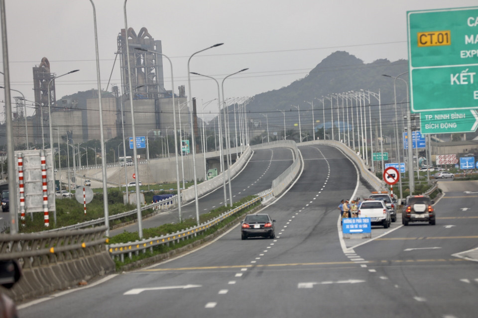 Đoạn đầu tuyến Cao tốc Mai Sơn-Quốc lộ 45 tiếp nối với tuyến Cao Bồ-Mai Sơn. (Ảnh: Huy Hùng/TTXVN)