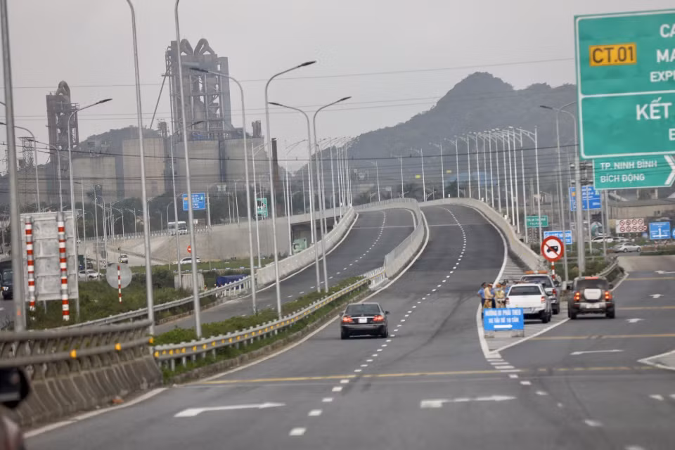 Đoạn đầu tuyến Cao tốc Mai Sơn-Quốc lộ 45 tiếp nối với tuyến Cao Bồ-Mai Sơn. (Ảnh: Huy Hùng/TTXVN)