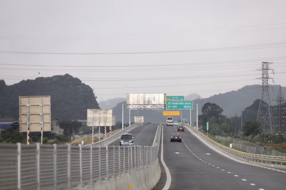 Dự án Cao tốc Bắc-Nam đoạn Mai Sơn-Quốc lộ 45 có tổng chiều dài 63,37km, đi qua địa bàn 2 tỉnh Ninh Bình (14,35km) và Thanh Hóa (49,02km). Với điểm đầu tại huyện Yên Mô (Ninh Bình) và điểm cuối tại Nông Cống (Thanh Hóa). (Ảnh: Huy Hùng/TTXVN)