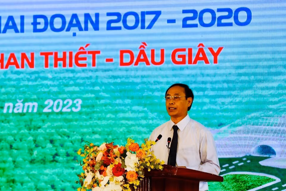 Thứ trưởng Bộ Giao thông Vận tải Lê Đình Thọ phát biểu tại điểm cầu Thanh Hóa. (Ảnh: Huy Hùng/TTXVN)
