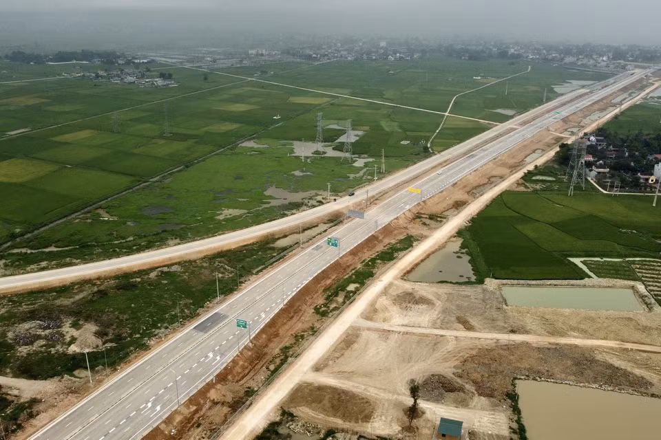 Cao tốc Mai Sơn-Quốc lộ 45 được khai thác, sử dụng từ ngày 29/4 đối với đoạn tuyến từ đầu dự án đến km 327+780 (hết nút giao Đông Xuân) với chiều dài 53,67km. (Ảnh: Huy Hùng/TTXVN)