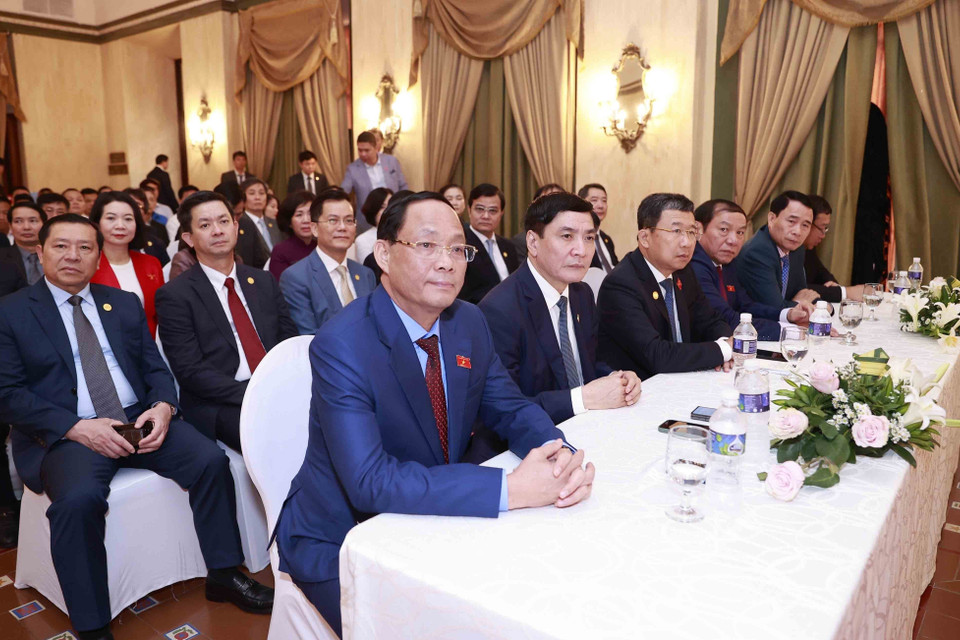 Phó Chủ tịch Quốc hội Trần Quang Phương và đại biểu dự cuộc gặp. (Ảnh: Doãn Tấn/TTXVN)