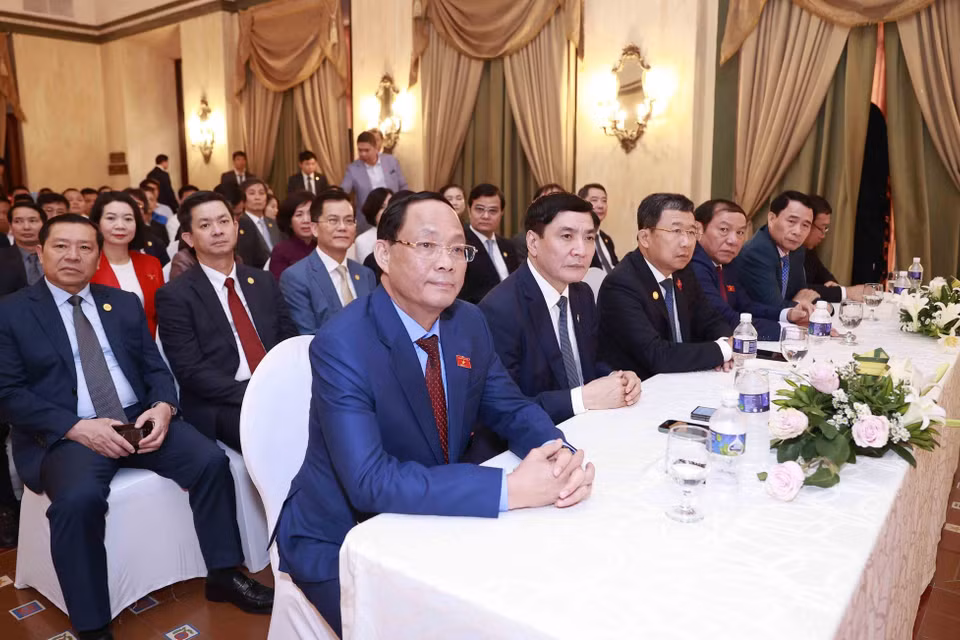 Phó Chủ tịch Quốc hội Trần Quang Phương và đại biểu dự cuộc gặp. (Ảnh: Doãn Tấn/TTXVN)