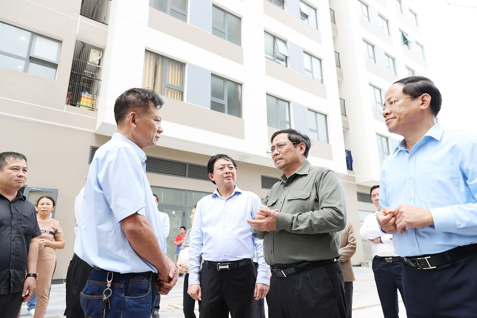 Thủ tướng Phạm Minh Chính thăm khu nhà ở xã hội An Phú Thịnh, phường Nhơn Bình, thành phố Quy Nhơn, tỉnh Bình Định. (Ảnh: Dương Giang/TTXVN)