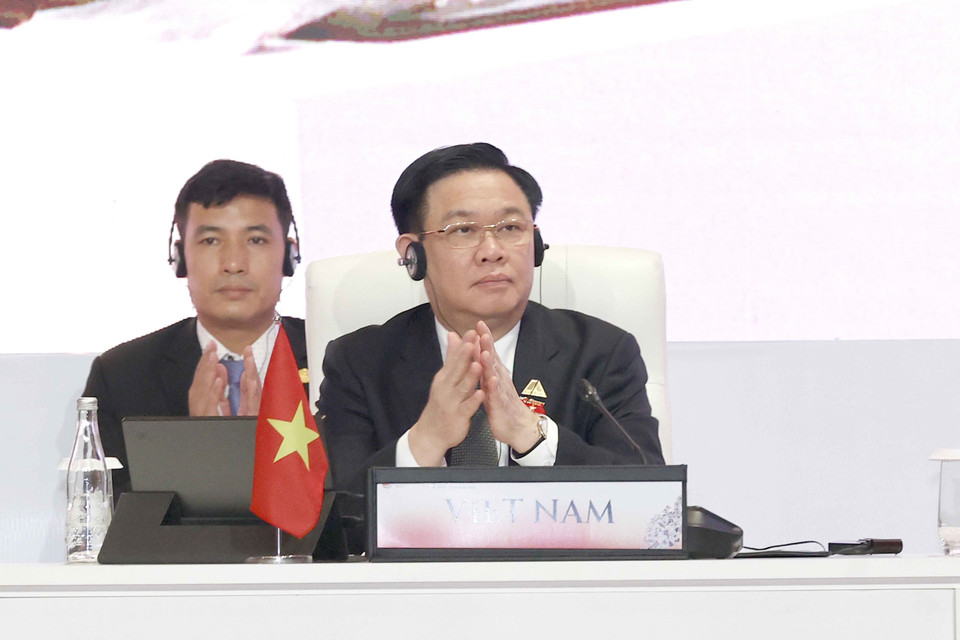 Chủ tịch Quốc hội Vương Đình Huệ dự Phiên toàn thể thứ nhất Đại Hội đồng AIPA-44. (Ảnh: Doãn Tấn/TTXVN)