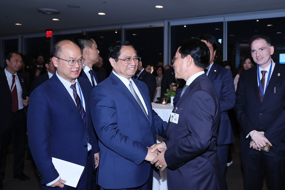 Thủ tướng Phạm Minh Chính với đại diện các phái bộ Liên hợp quốc dự chiêu đãi kỷ niệm 78 năm Quốc khánh và 46 năm Việt Nam gia nhập Liên hợp quốc. (Ảnh: Dương Giang/TTXVN)