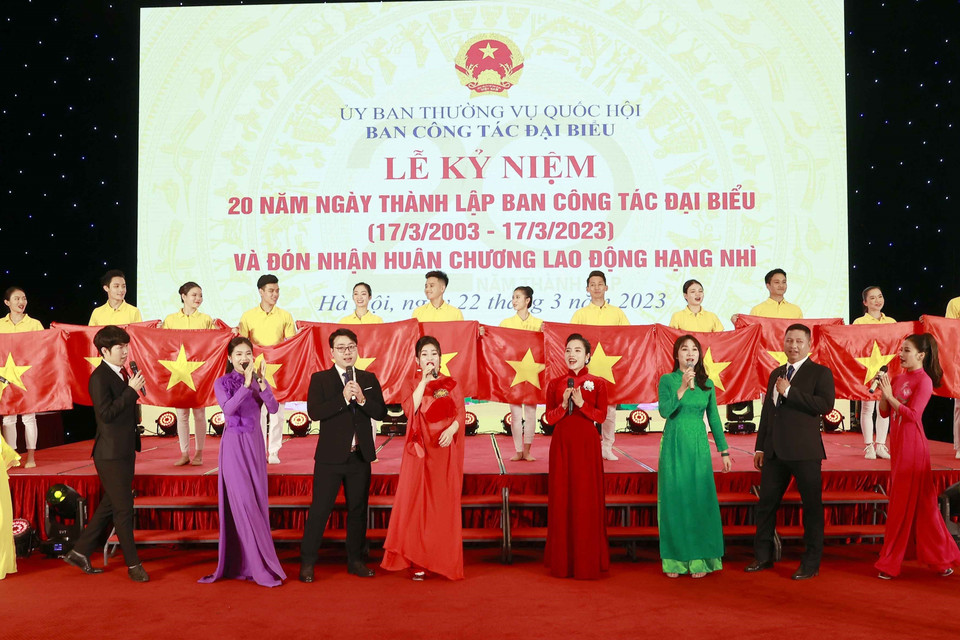 Tiết mục văn nghệ chào mừng lễ kỷ niệm. (Ảnh: Doãn Tấn/TTXVN)