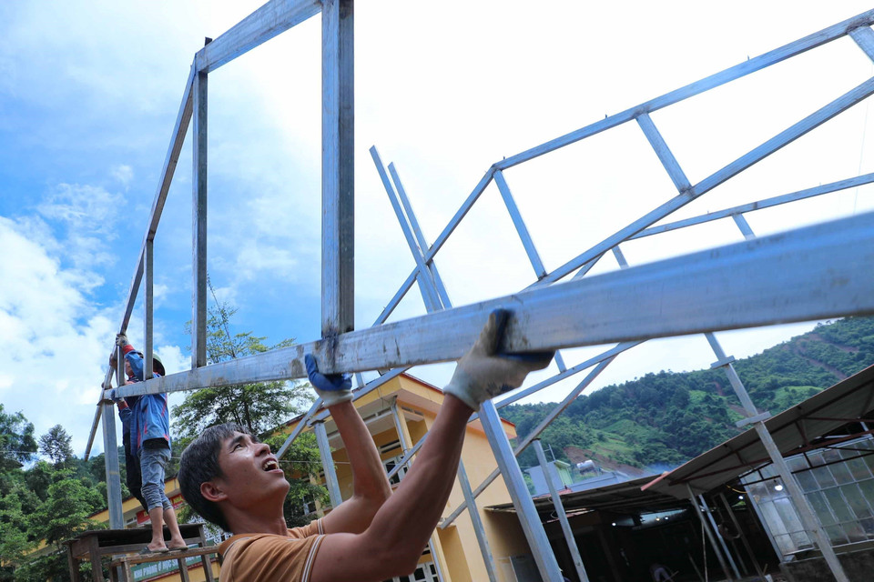 Những phòng học mới đang được xây dựng. (Ảnh: Thanh Tùng/TTXVN)